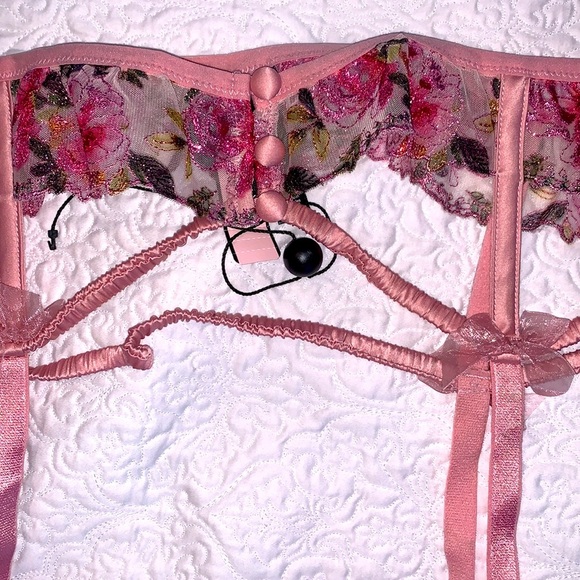 FOR LOVE & LEMONS Blushing Rose Garter Belt - Picture 6 of 9